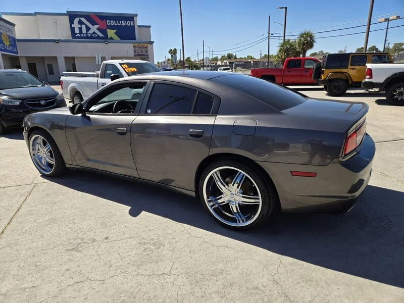 Used 2014 Gray Dodge SE image 3