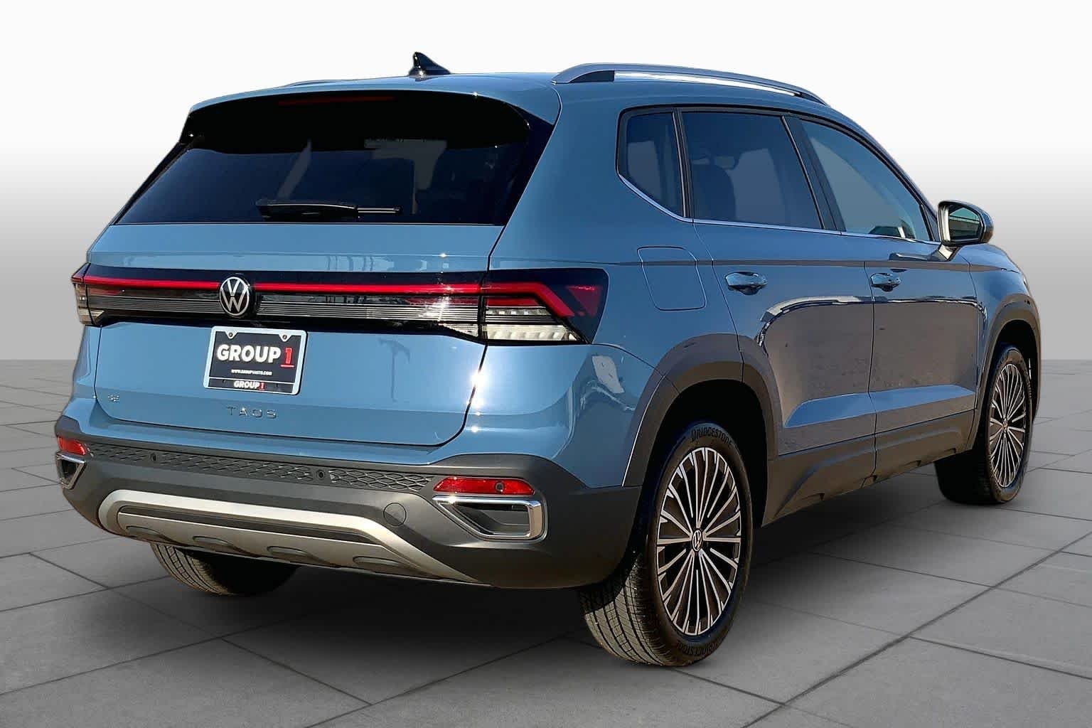 Used 2026 Monterey Blue Pearl Volkswagen SE image 13