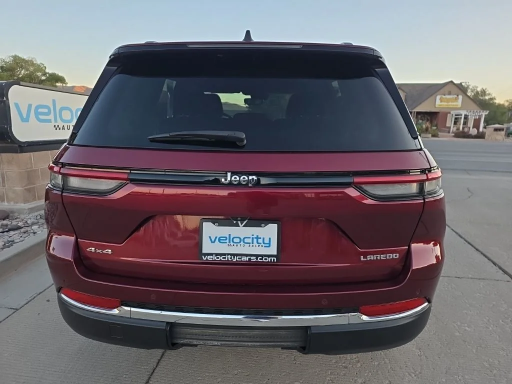 Used 2023 Red Jeep Laredo image 4