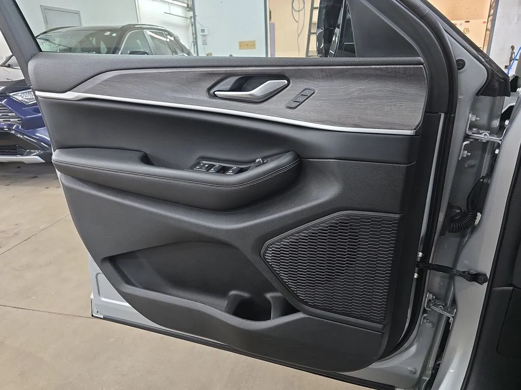 Used 2023 Silver Jeep Limited image 29