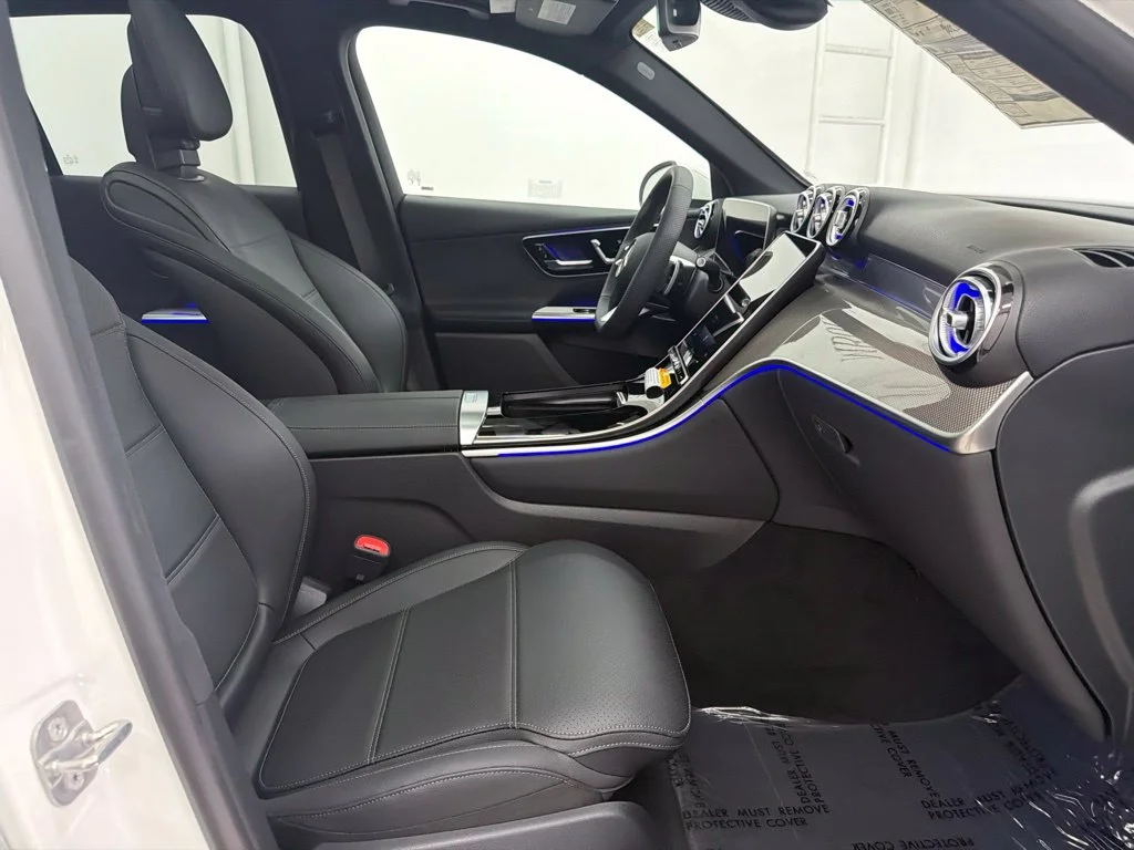 New 2027 White Mercedes-Benz GLC 300 image 28