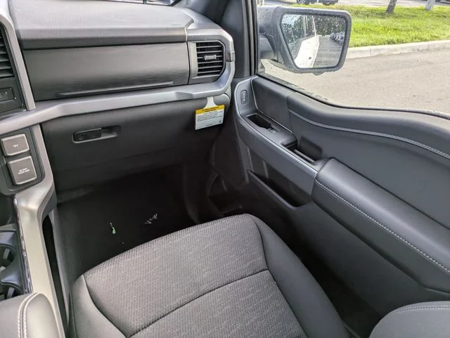 New 2026 Oxford White Ford XLT image 17