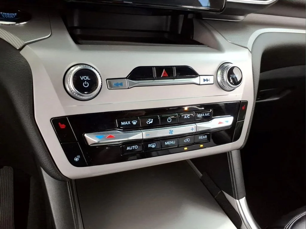 Used 2023 Black Metallic Ford XLT image 18