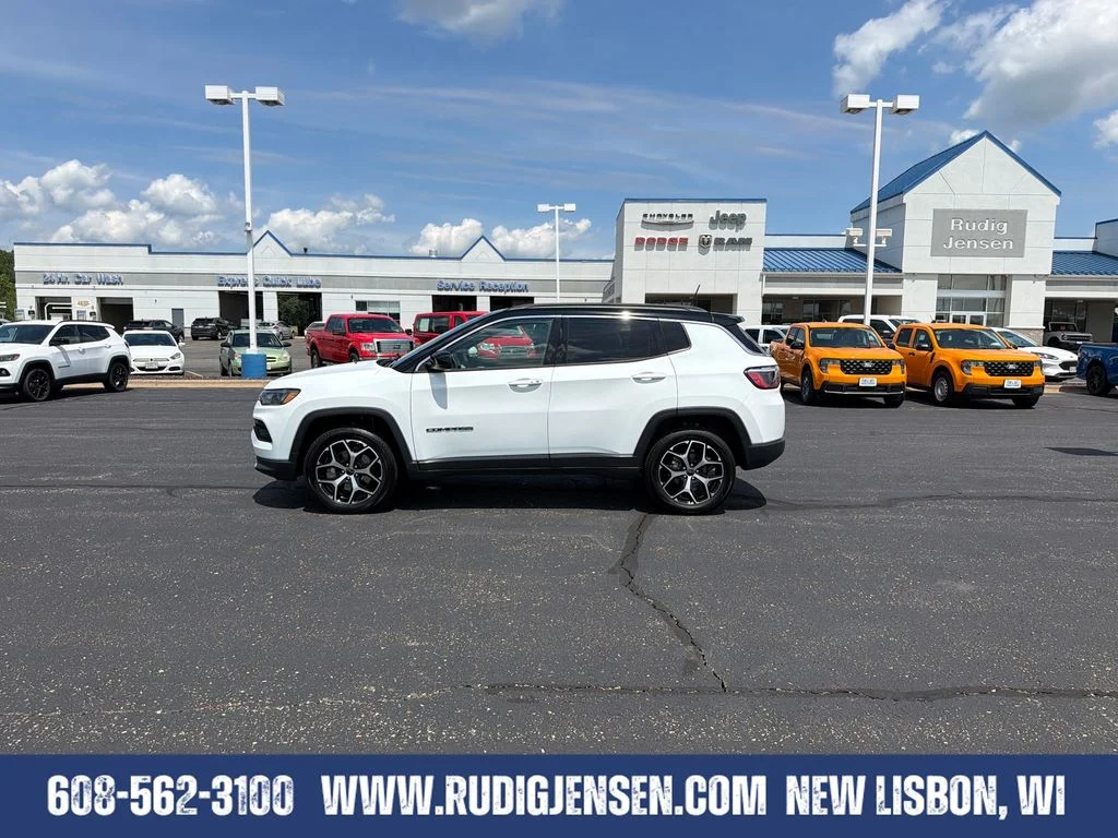 Used 2025 White Jeep Limited image 2