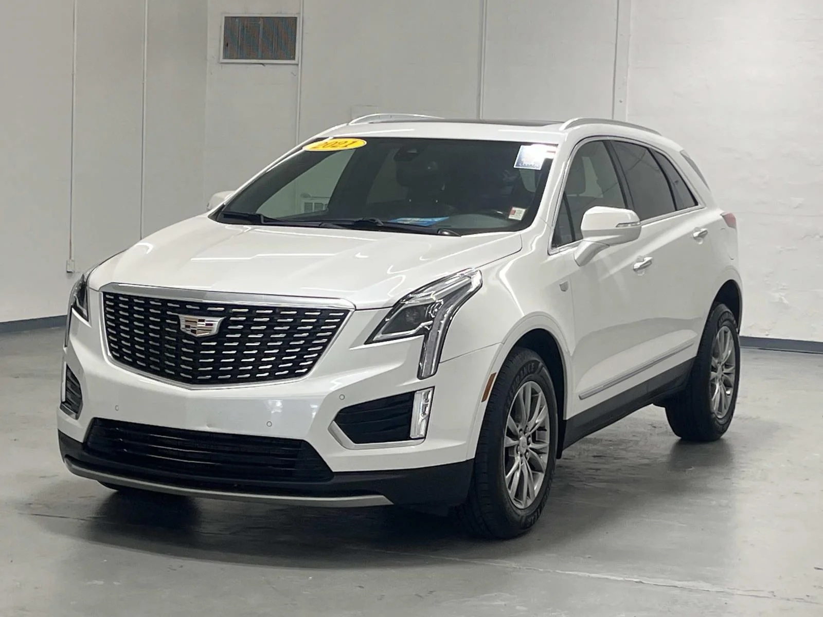 Used 2021 CRYSTAL WHITE TRICOAT Cadillac FWD Premium Luxury image 4
