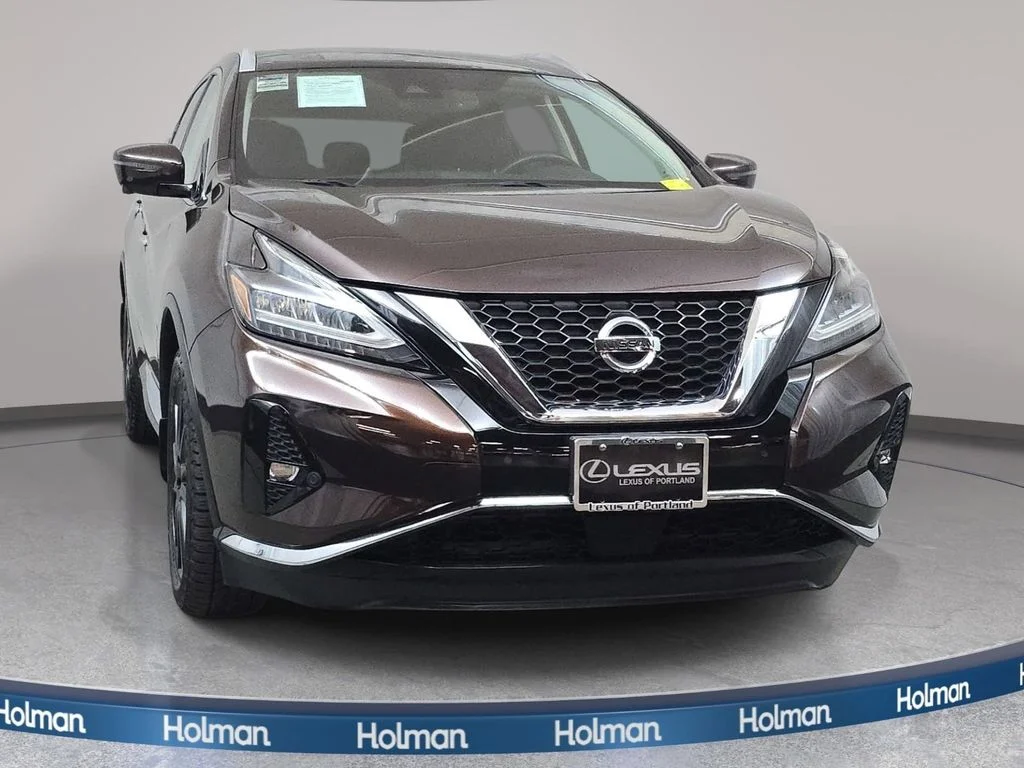 Used 2019 Brown Nissan Platinum image 3