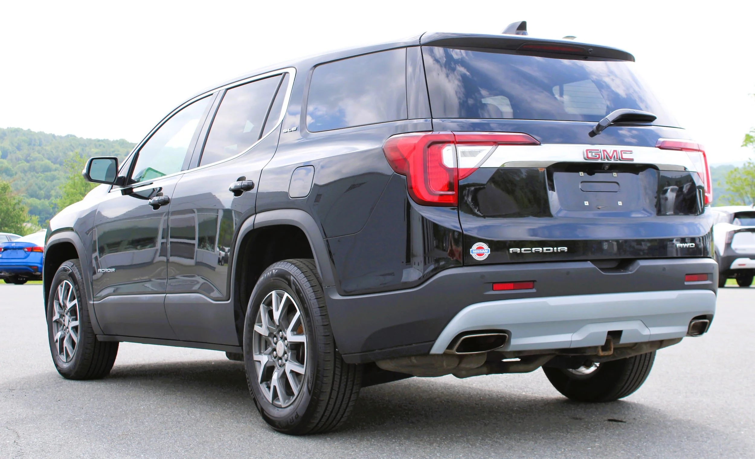 Used 2021 Ebony Twilight Metallic GMC SLE image 11