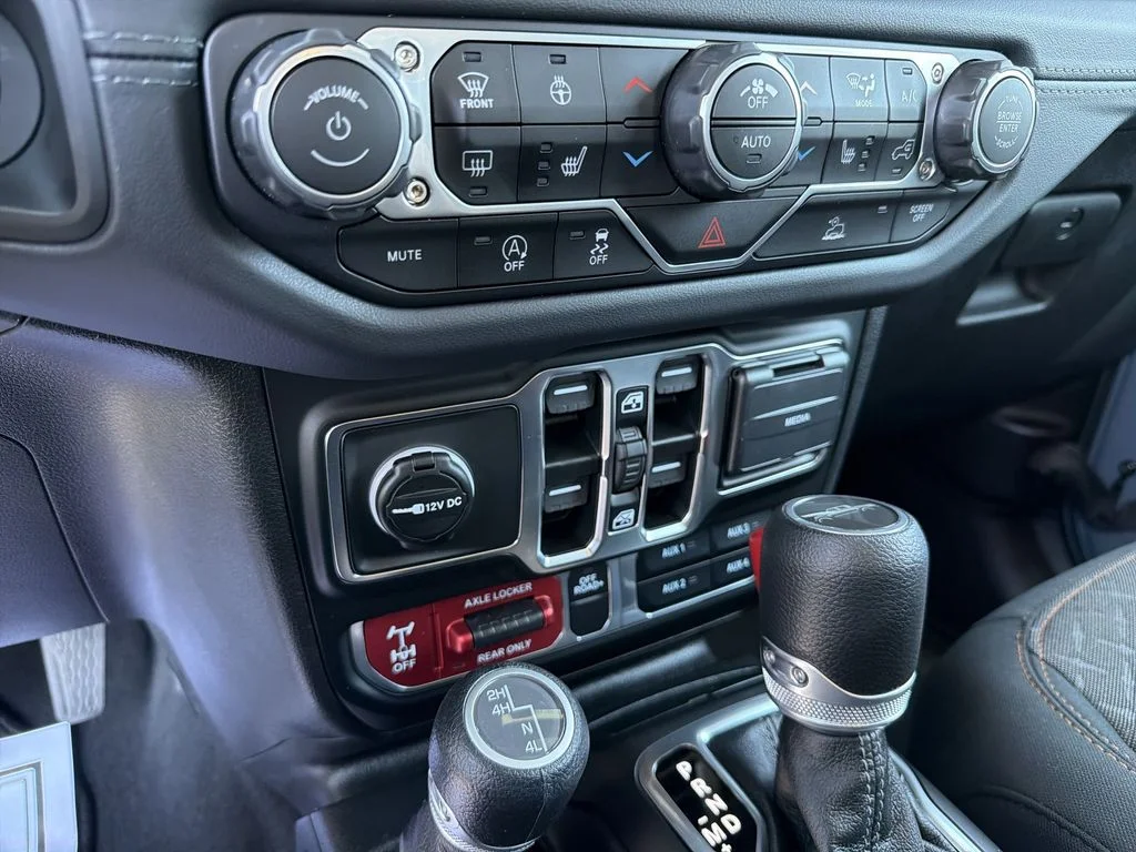 Used 2025 Gray Jeep Mojave image 19