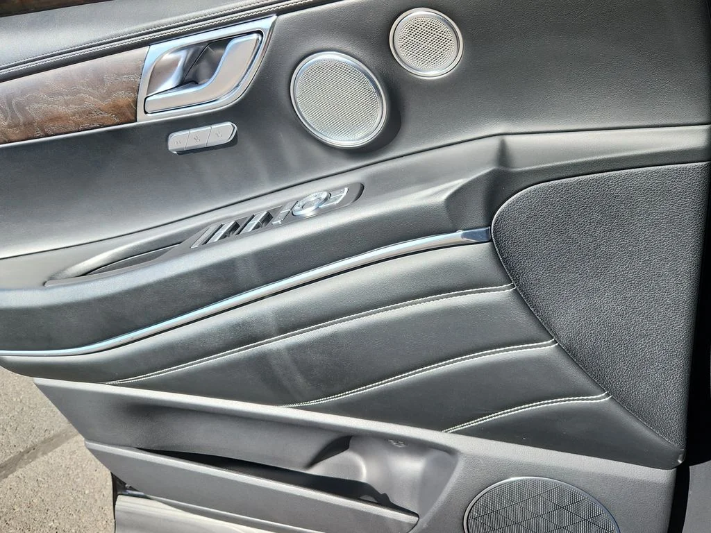 Used 2021 Black Genesis 2.5T image 9