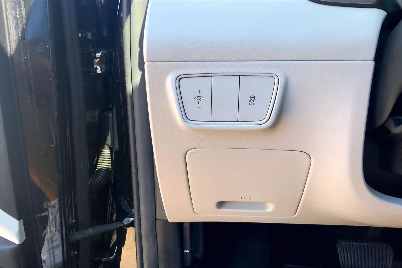 Certified Used 2022 Phantom Black Hyundai SEL image 35