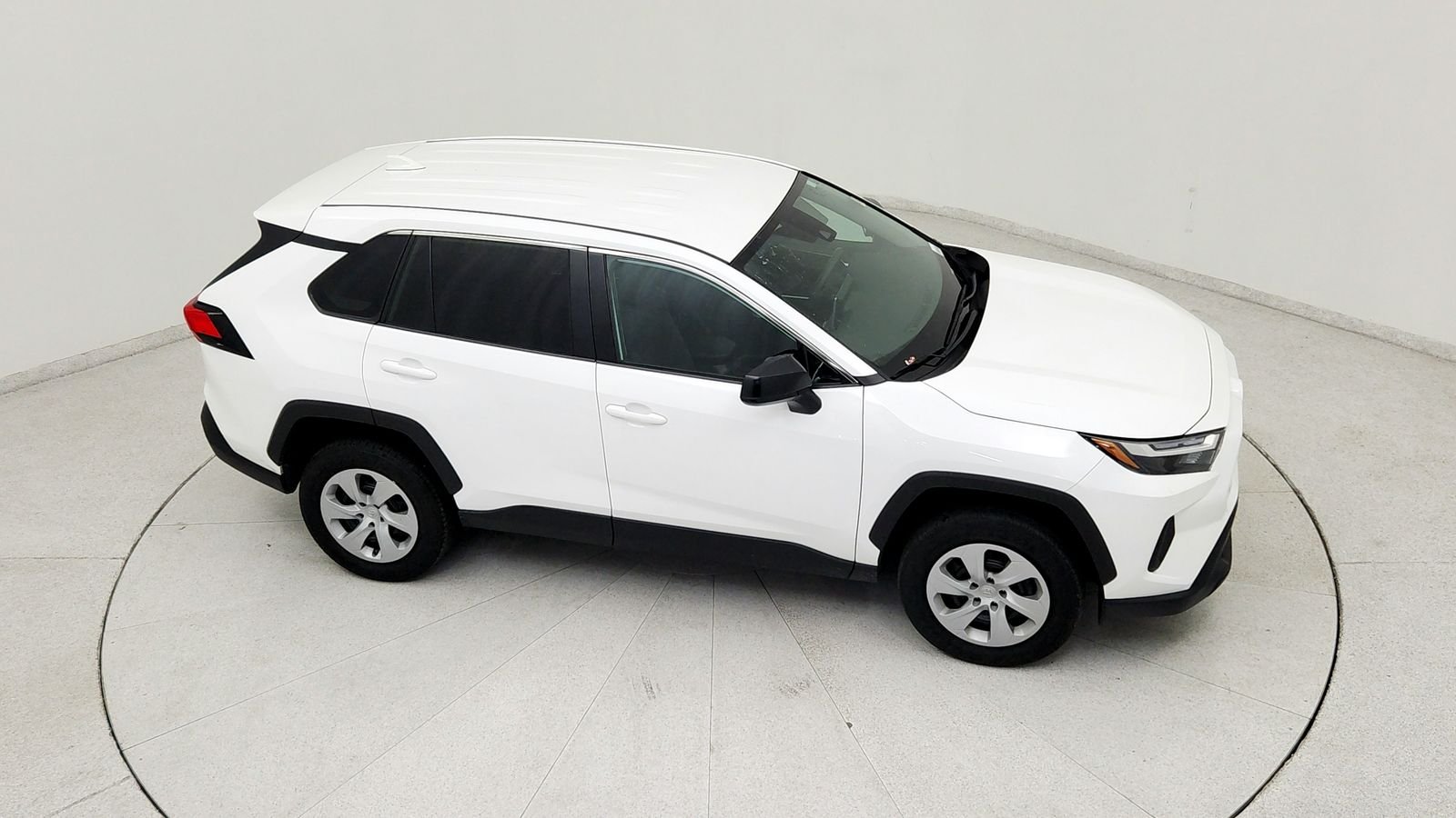 Used 2025 White Toyota LE image 20