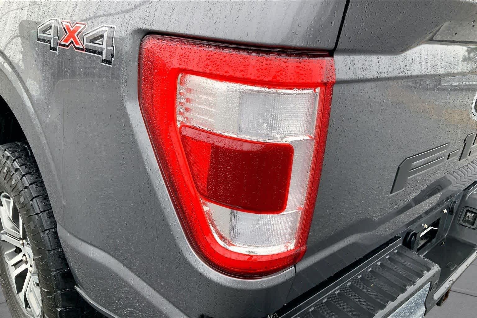 Used 2022 Light Blue Clearcoat Metallic Ford LARIAT image 27