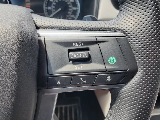 Used 2025  Mitsubishi SE image 16