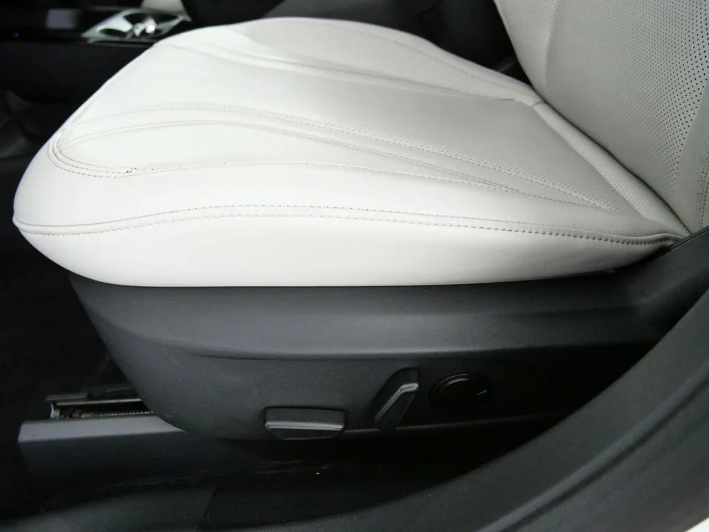 Used 2022 White Ford Premium image 17