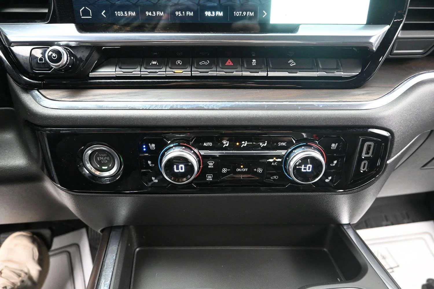 Used 2023 ONYX BLACK GMC SLT image 30
