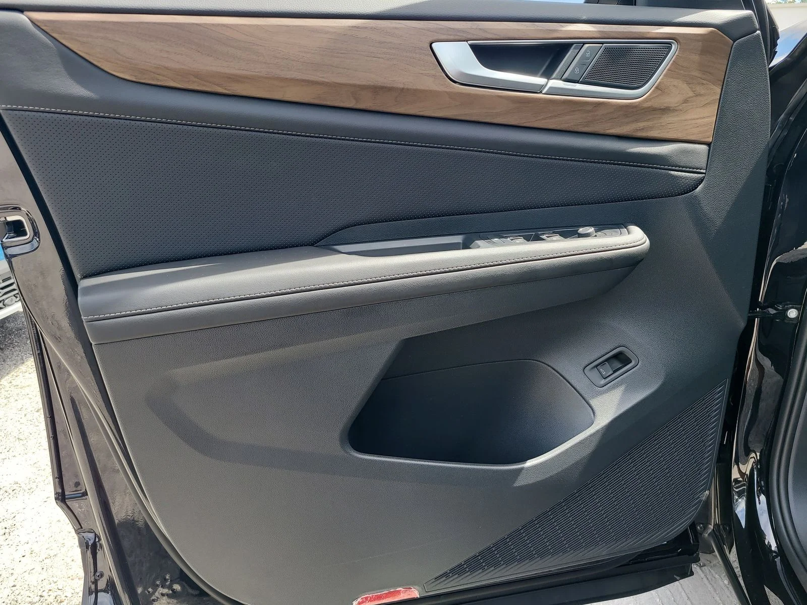 2026 Volkswagen Atlas SE w/Tech - Photo 16