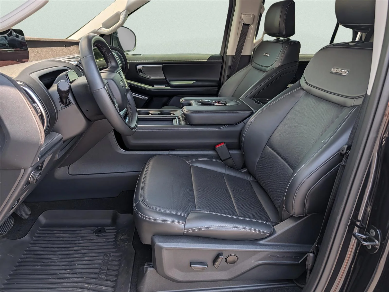 Used 2025 Agate Black Ford Platinum image 12