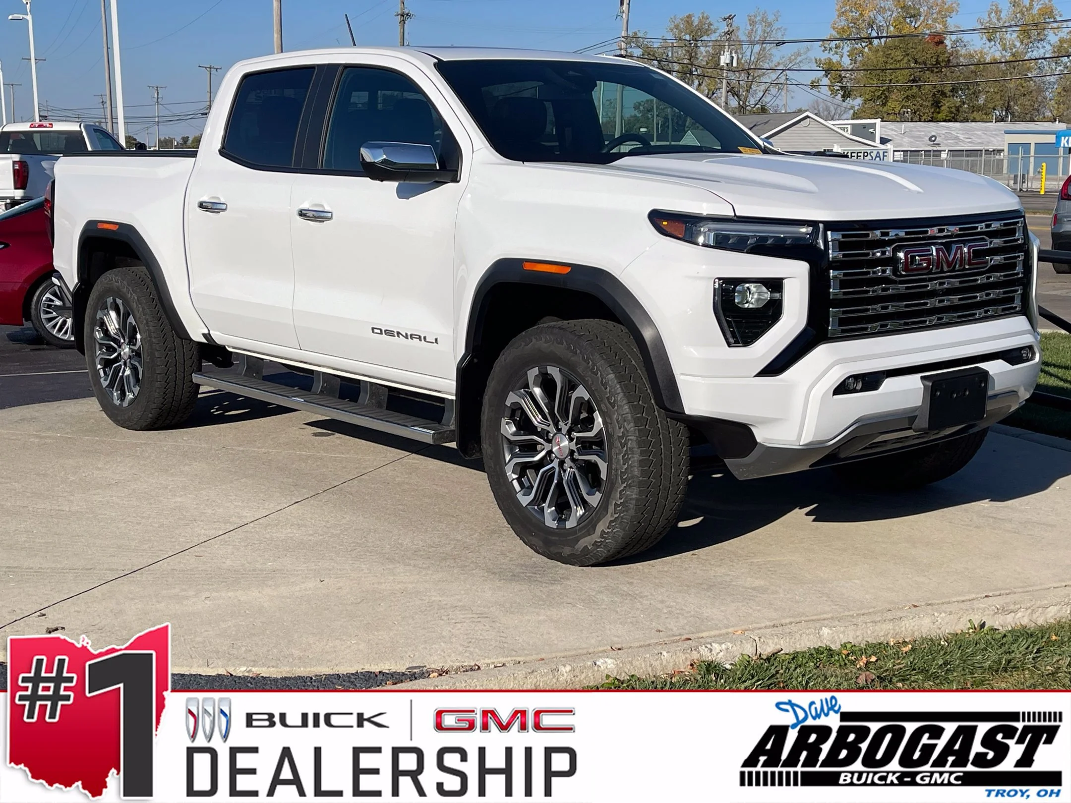 Used 2025 Summit White GMC Denali image 1