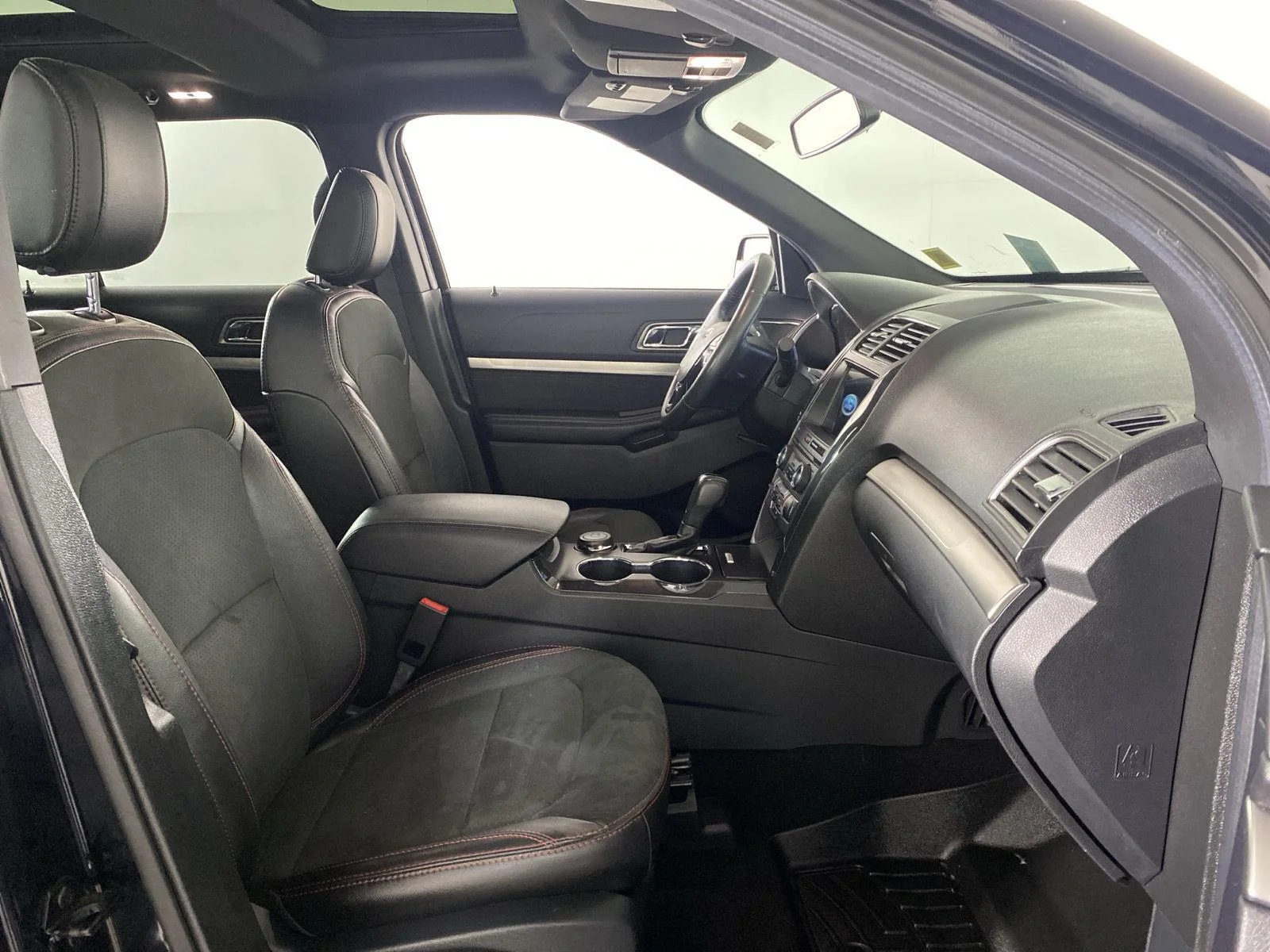 Used 2018 Shadow Black Ford XLT image 40