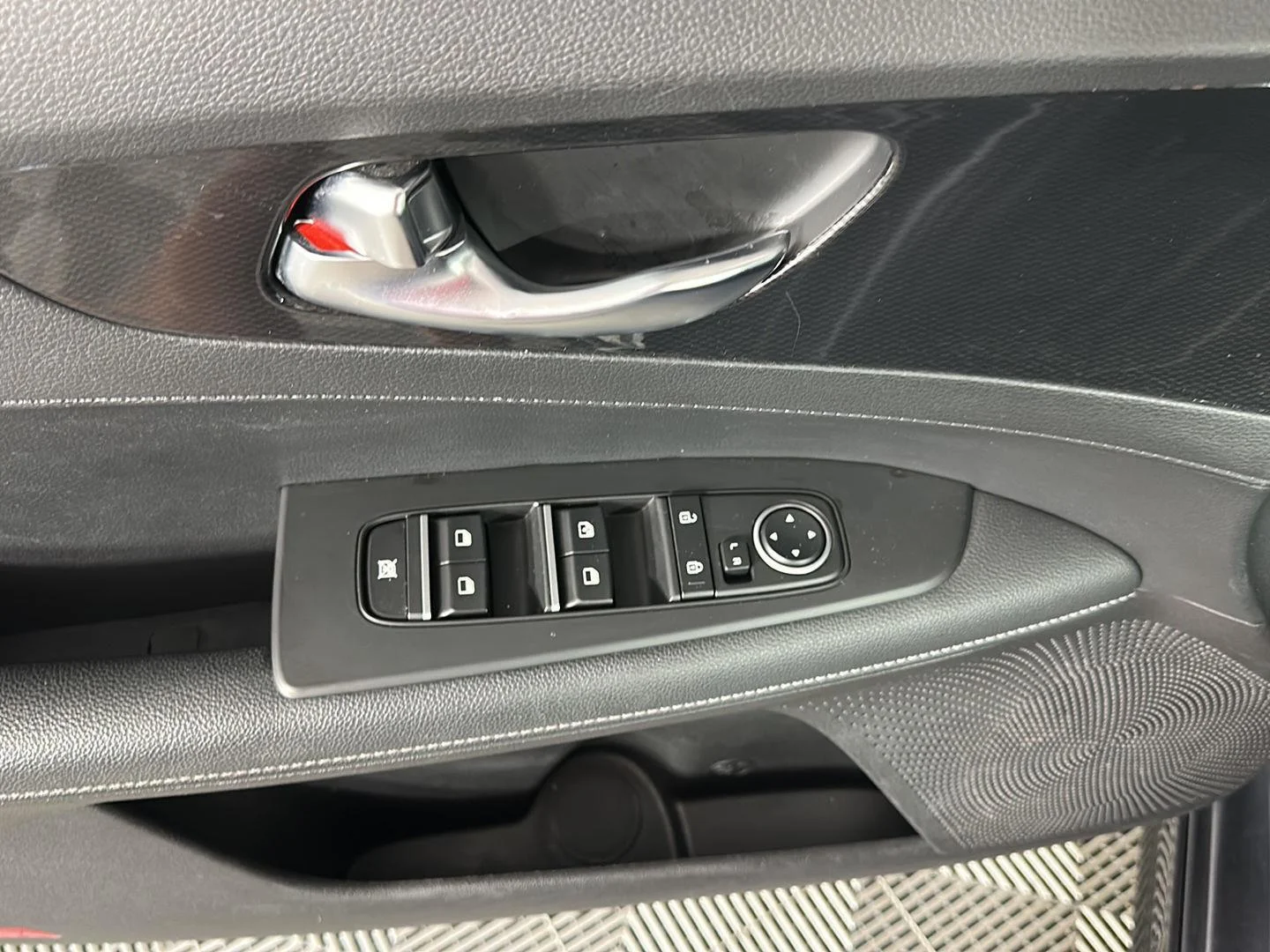 Used 2023 Gravity Gray Kia GT-Line image 23