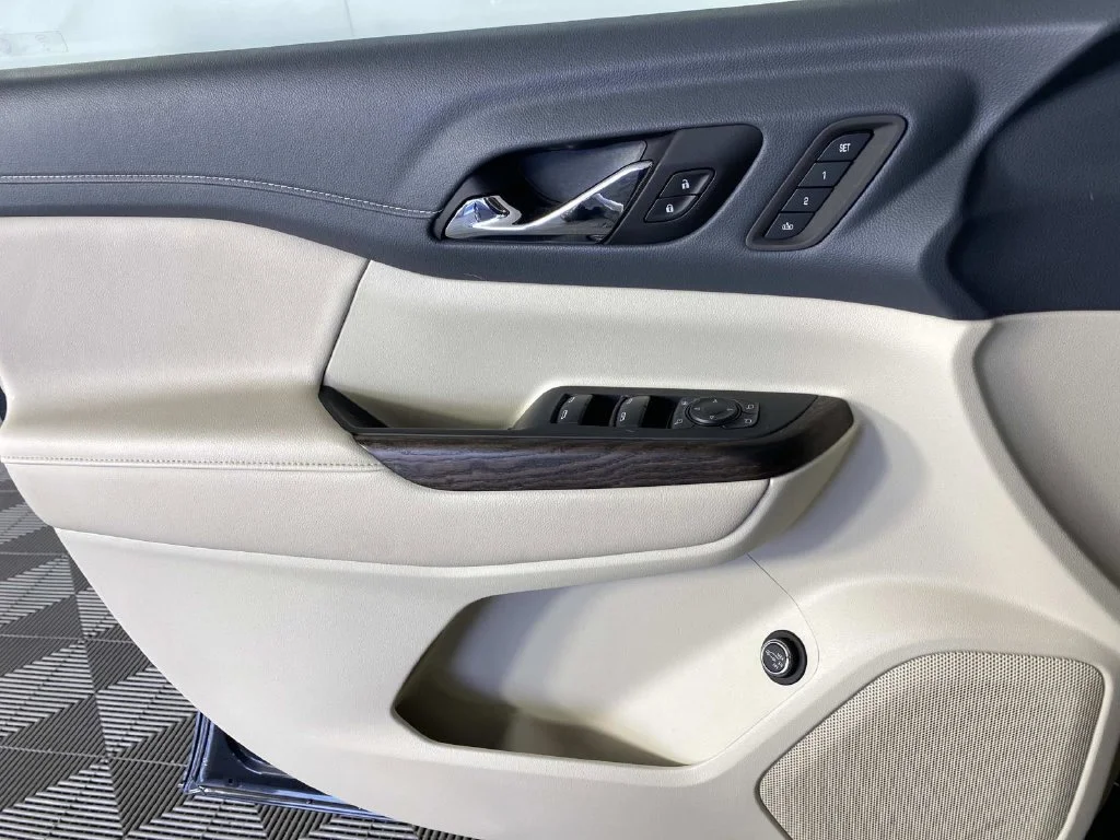 Used 2021 Hunter Green GMC Denali image 27