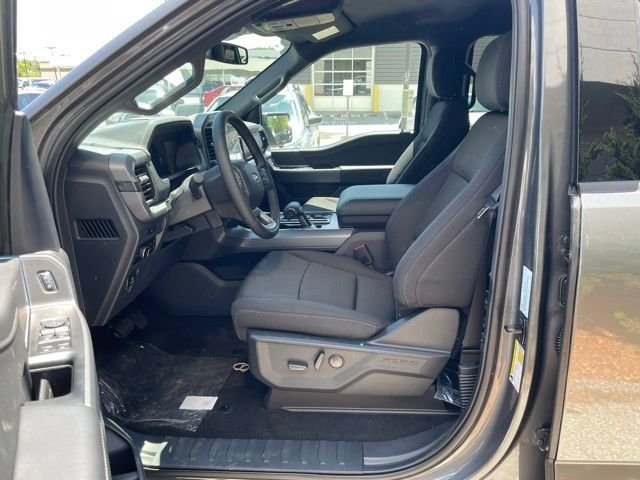 New 2026 Carbonized Gray Metallic Ford XLT image 10