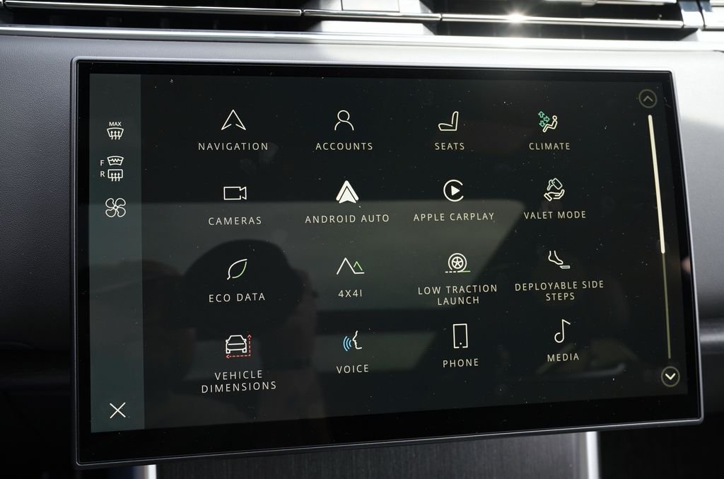 New 2026 Santorini Black Land Rover SE image 21