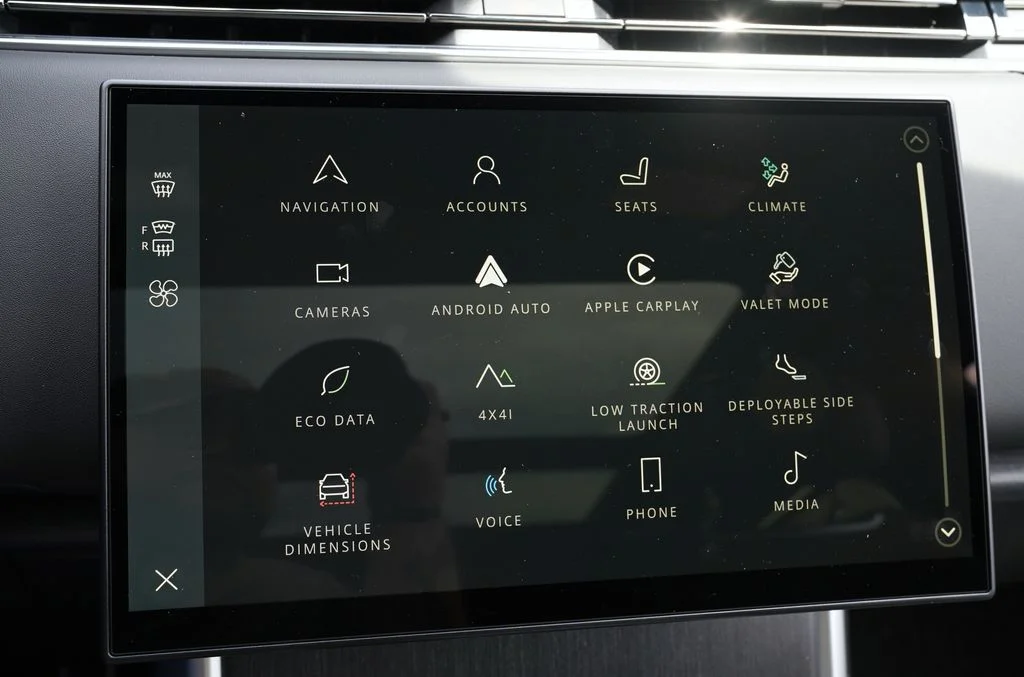 New 2026 Santorini Black Land Rover SE image 21