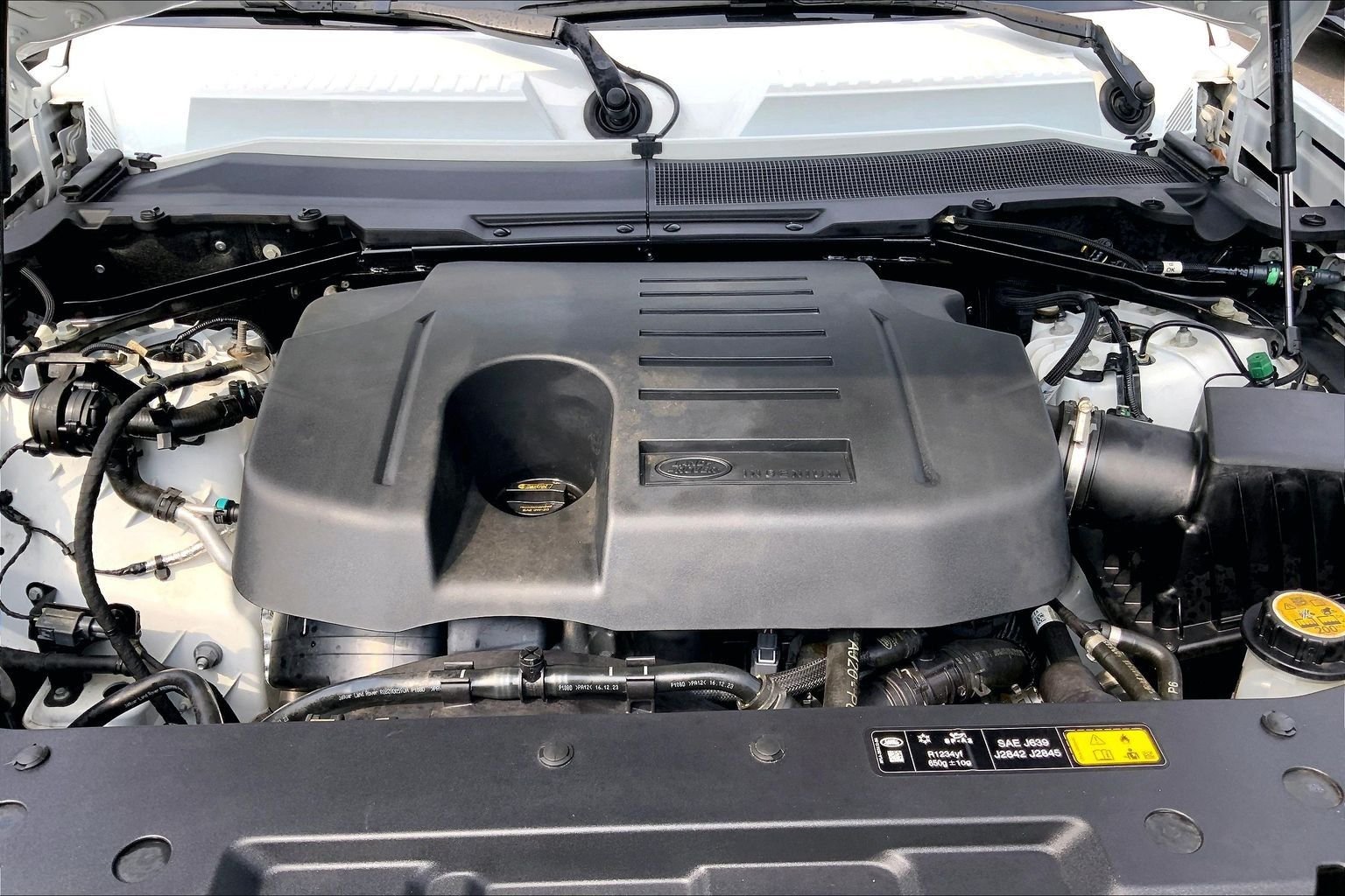 Used 2024 Fuji White Land Rover S image 29