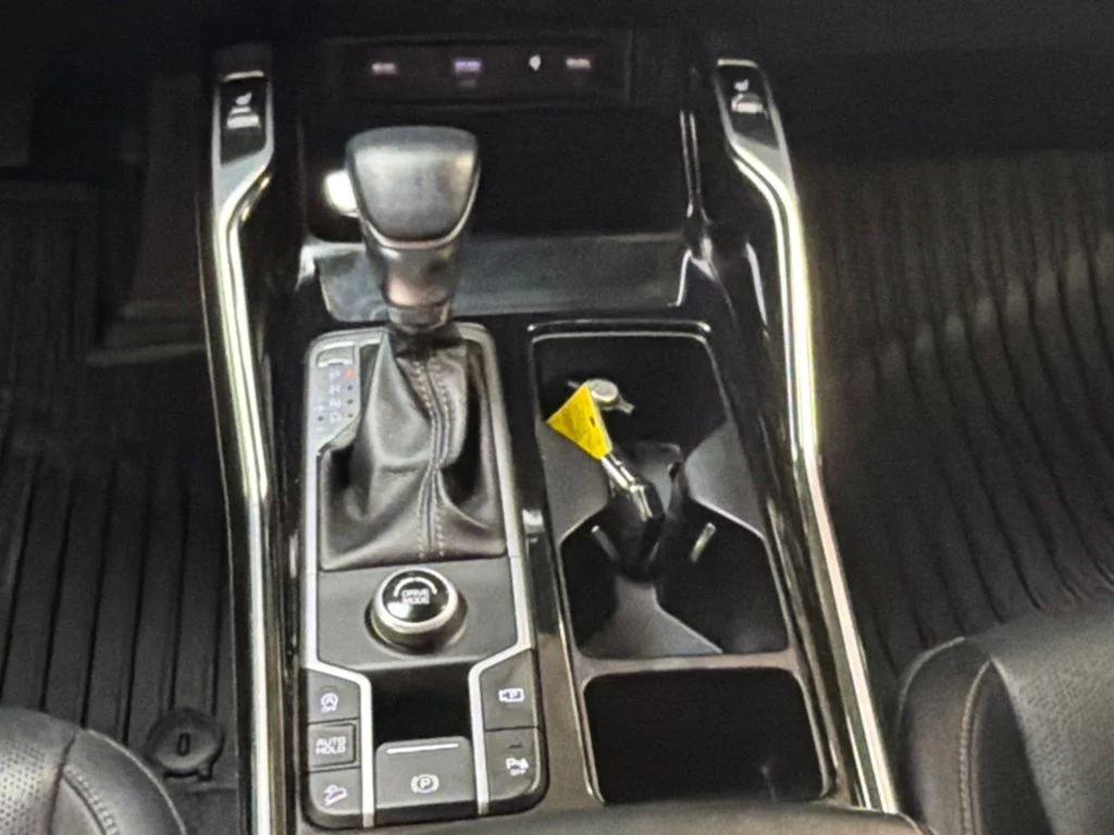 Used 2022 Sparkling Silver Kia SX image 21