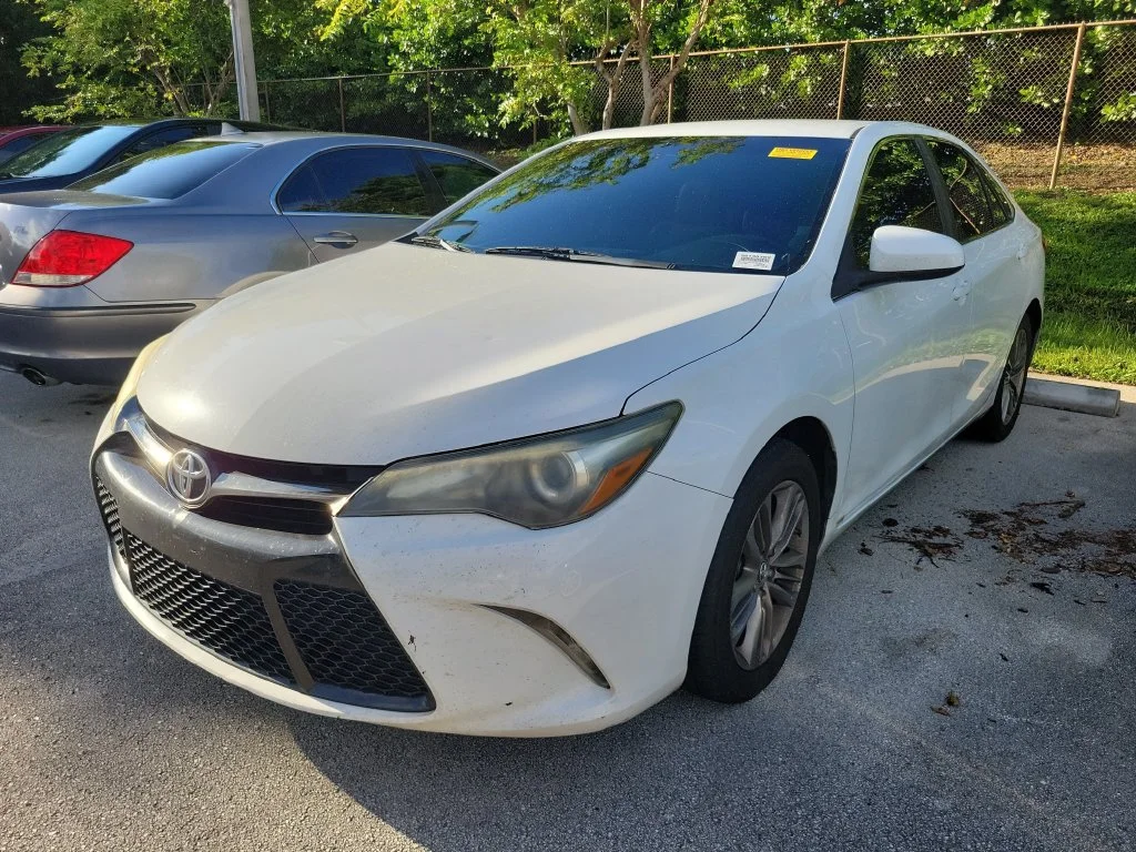 Used 2016 White Toyota SE image 3