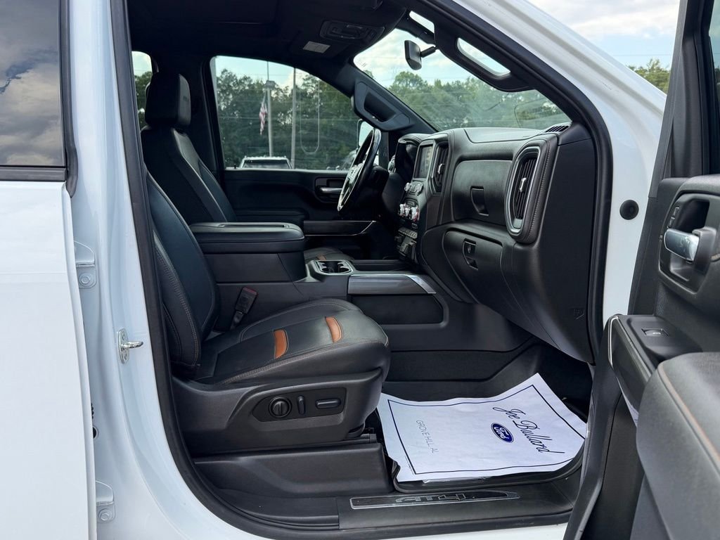 Used 2022 White GMC AT4 image 9