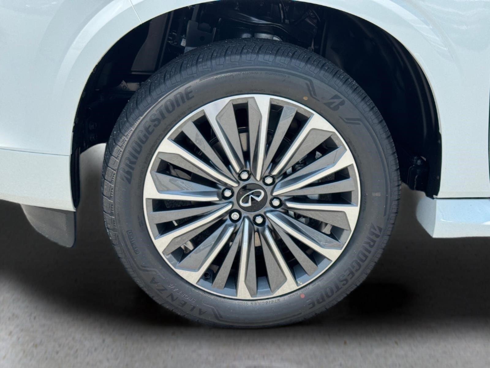 New 2027 RADIANT WHITE INFINITI Luxe 4WD image 9