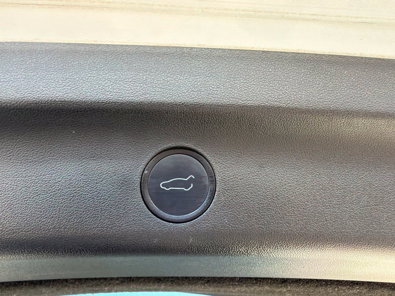 Used 2022  Tesla Long Range image 11