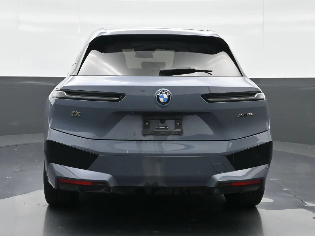Used 2024 Gray BMW xDrive50 image 7