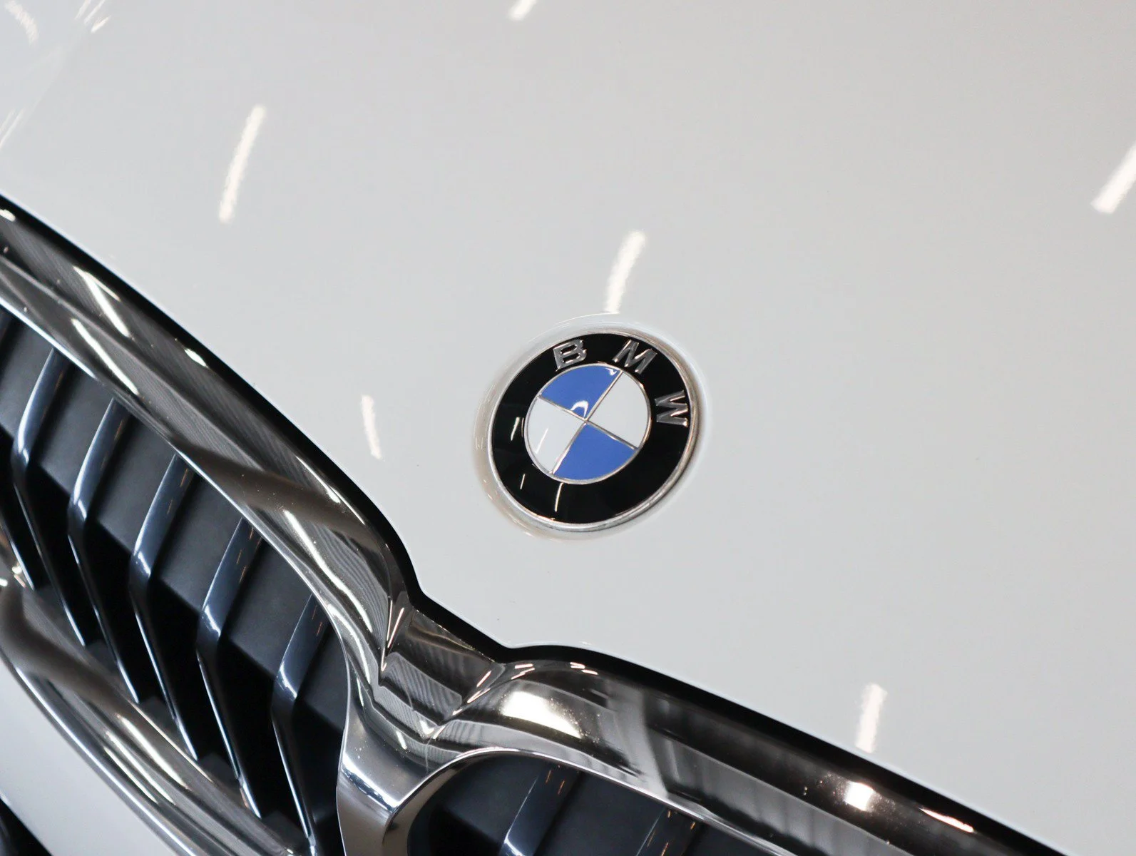 Used 2019 Alpine White BMW 330i image 25