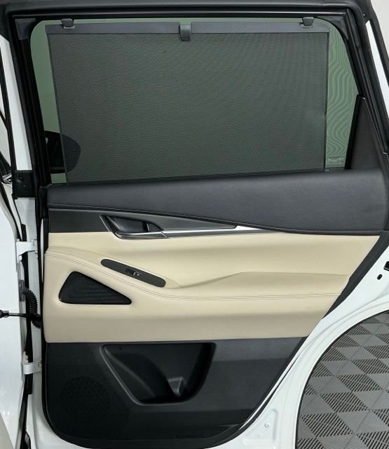 Used 2023 White INFINITI LUXE image 27