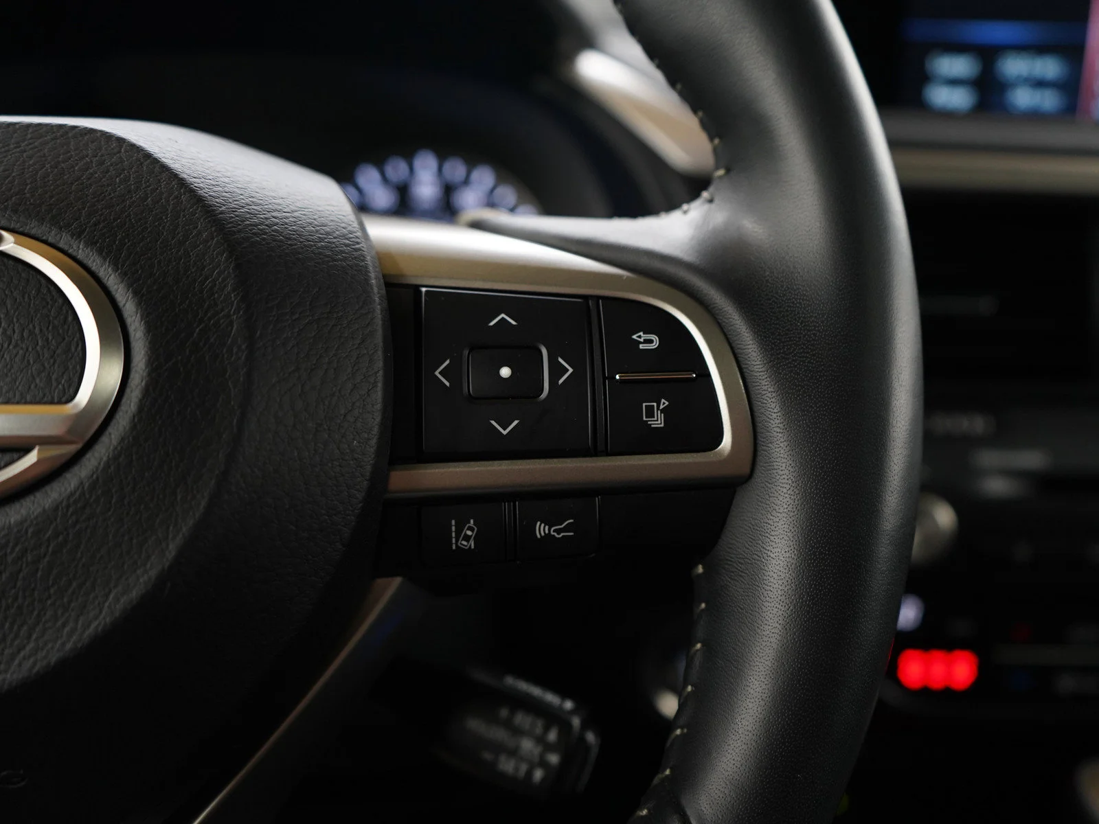 Used 2022 Silver Lexus 350 image 27