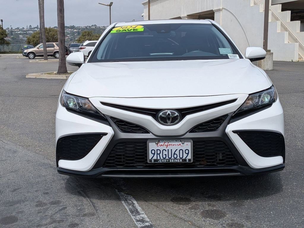 Used 2024 Ice Toyota SE image 8
