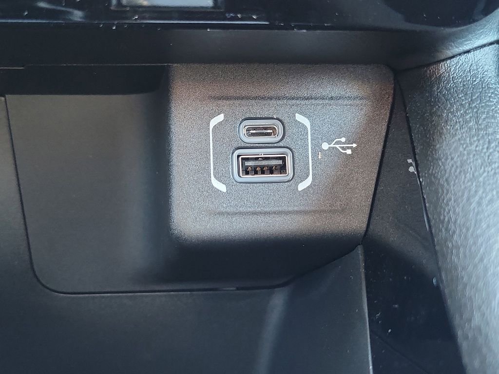New 2026 Red Hot Pearlcoat Jeep Latitude image 29
