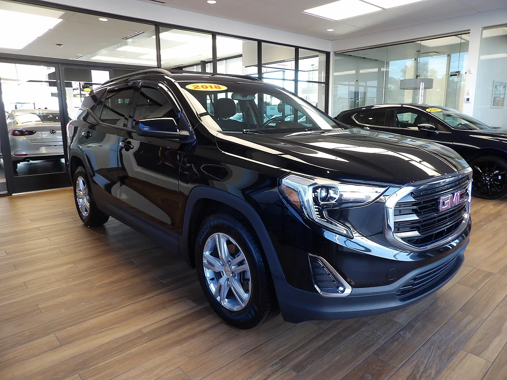 Used 2018 Ebony Twilight Metallic GMC SLE image 5