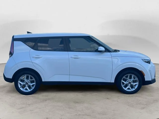 Used 2024 White Kia LX image 6