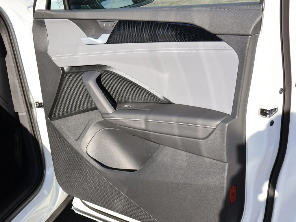 New 2026 White Volkswagen 2.0T SE R-Line Black image 38