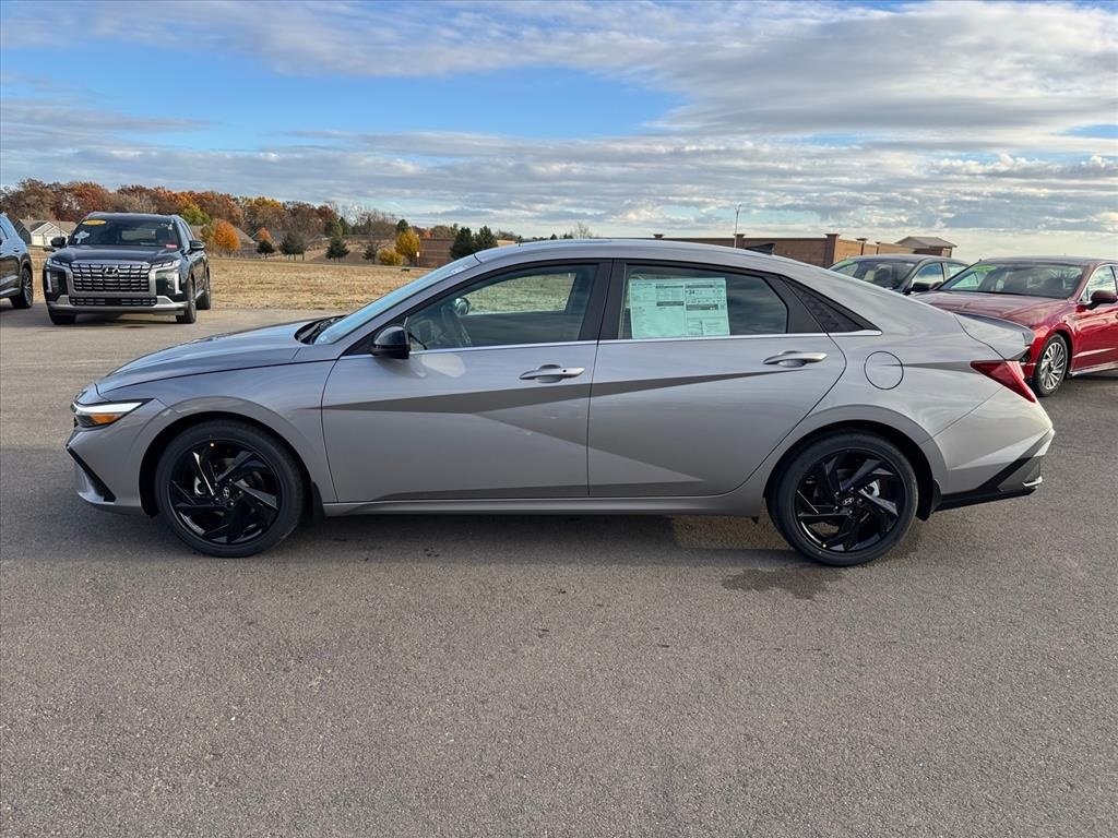 2026 Hyundai Elantra SEL Sport photo 2