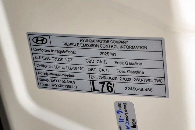 Used 2025 White Hyundai SEL image 34