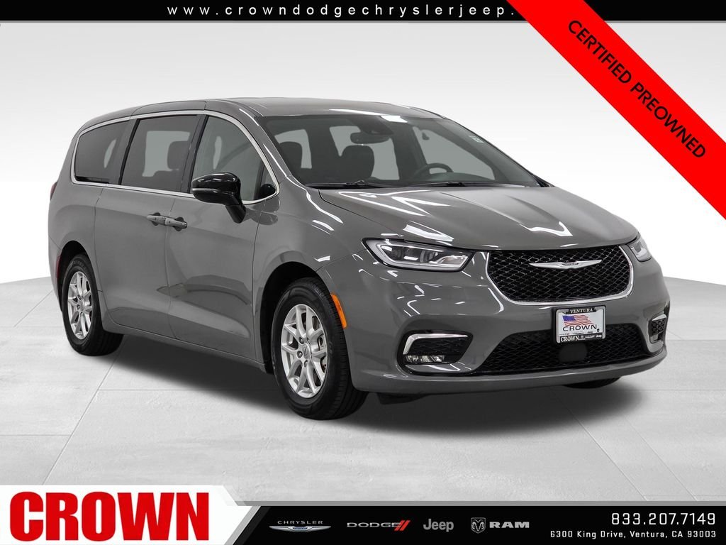2025 Chrysler Pacifica Select's photo