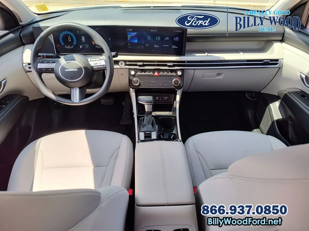 Used 2025 White Pearl Hyundai SEL image 21