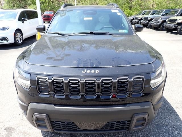 New 2026 Diamond Black Crystal Pearl-Coat Exterior Paint Jeep Limited image 10