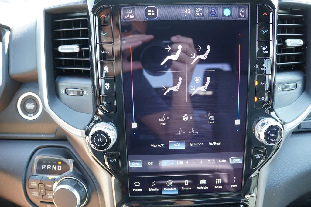 New 2027 Diamond Black Crystal Pearl-Coat Exterior Paint RAM Big Horn image 16