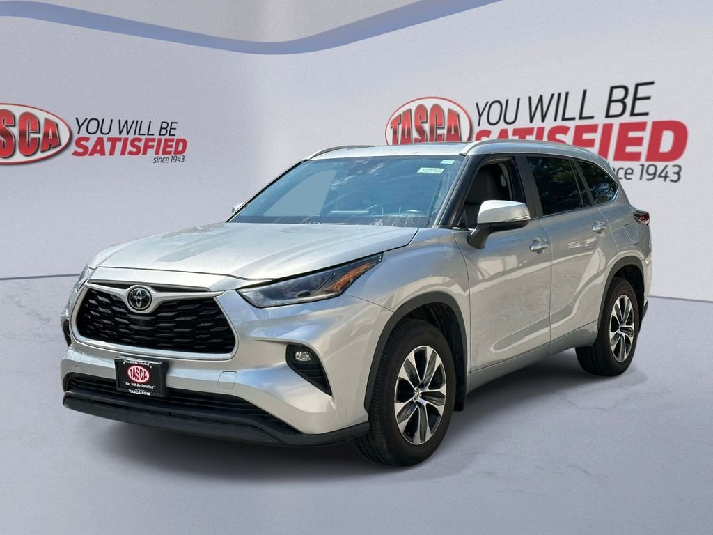Used 2024 Silver Toyota XLE image 7